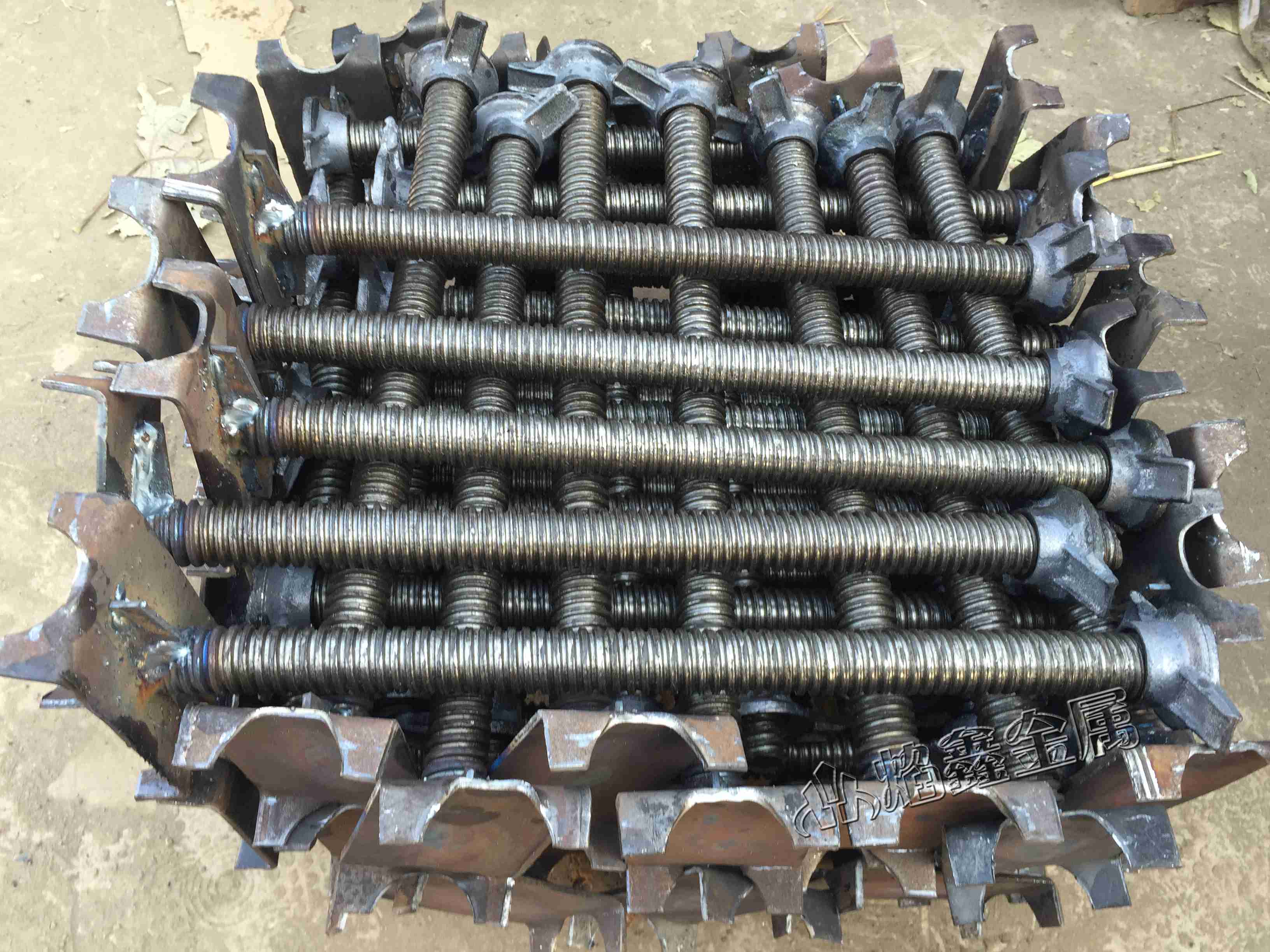 建筑丝杠1,使用建筑丝杠(包括构配件)后,要定期对其进行防锈,除锈处理