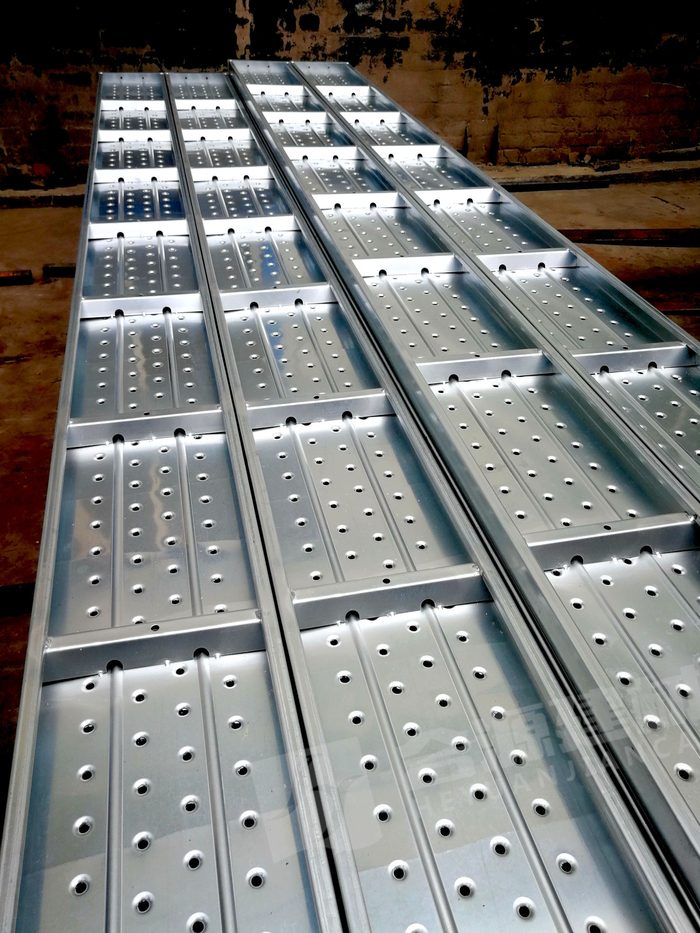 【黑龙江】钢跳板为什么要有钻孔设计？