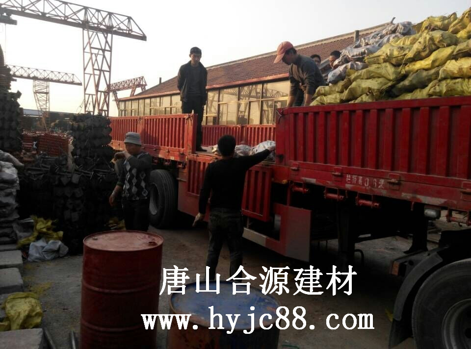 湖北合源扣件装车