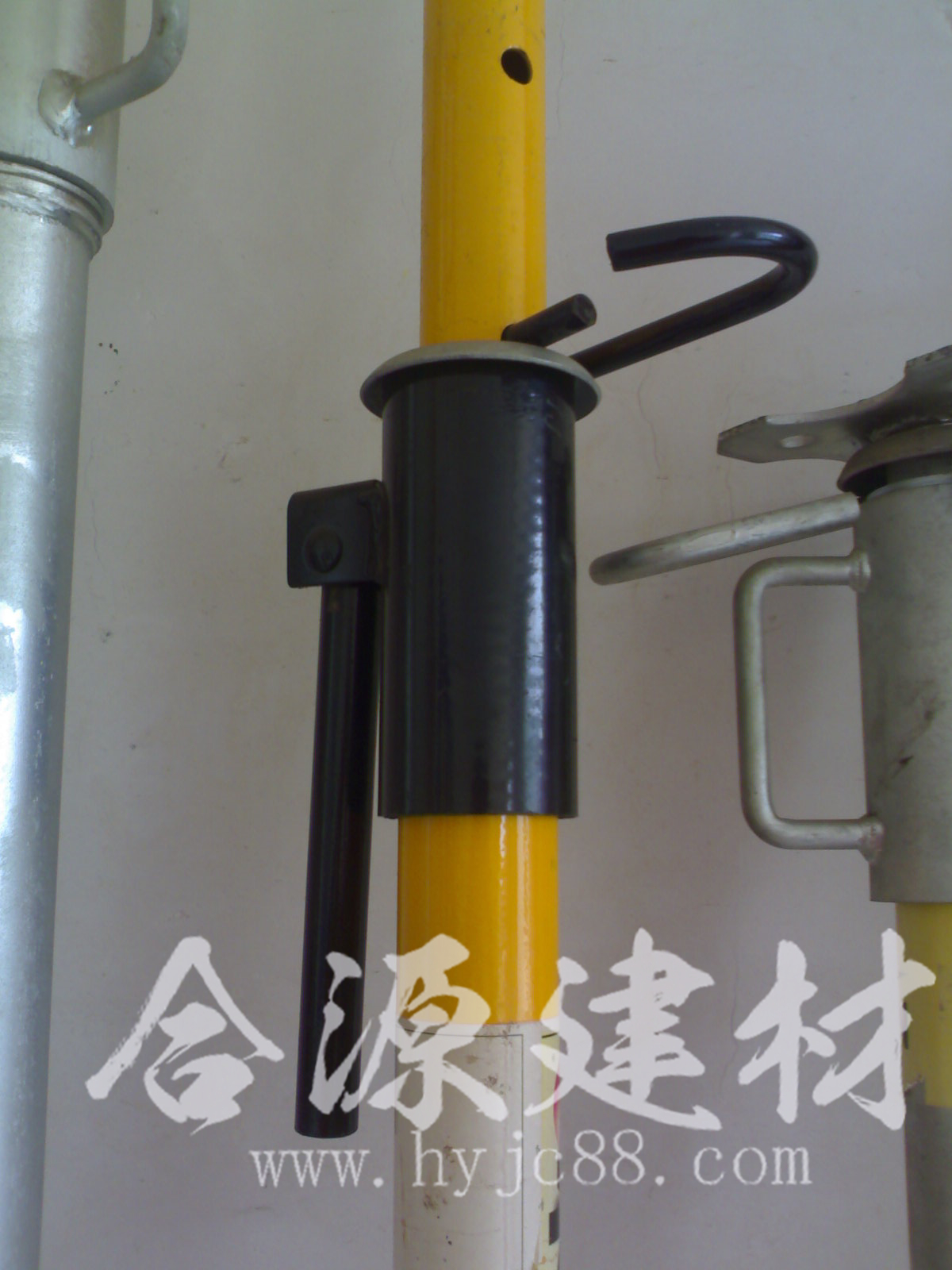 可调节钢支撑